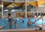Meander Park ORAVICE - Predstavte si krásne a pokojné prostredie. Miesto kde sa môžete ísť ráno lyžovať, popoludní sa kúpať vonku v horúcej termálnej vode, možno si dať potom masáž alebo večeru v reštaurácii s krásnym výhľadom na štíty hôr, pri ktorom sa vám zatají dych. Vitajte v Meander Parku - relaxačnom vodnom svete. Ak hľadáte oddych a uvoľnenie od stresov, naše dvere sú pre vás celý rok otvorené. Nezáleží na tom či máte 7 rokov alebo 70, každý z vás si tu príde na svoje. Všetko je tu vytvorené pre vaše pohodlie. Napríklad nevšedný vnútorný systém aquaparku.