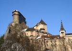 ORAVSKÝ HRAD z 13. storočia s trvalou expozíciou Oravského múzea. 1.5.-31.10.-Otvorené denne 1.11.-30.4.-Ohlásené návštevy